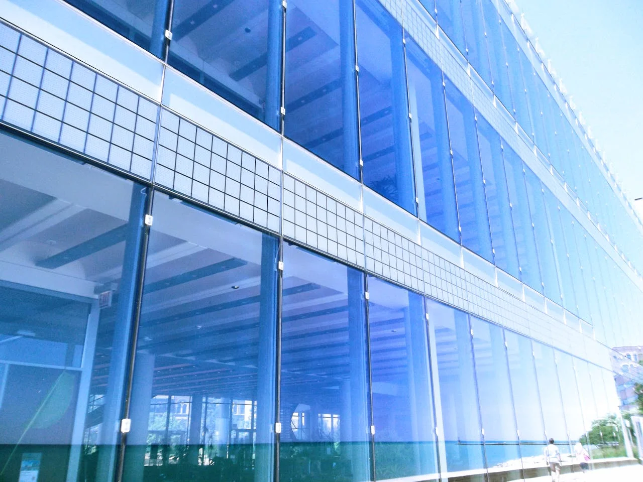 Illustrative clean-lined glass architecture