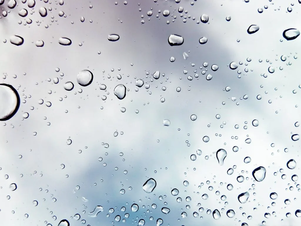 Illustrative window-cleaning image